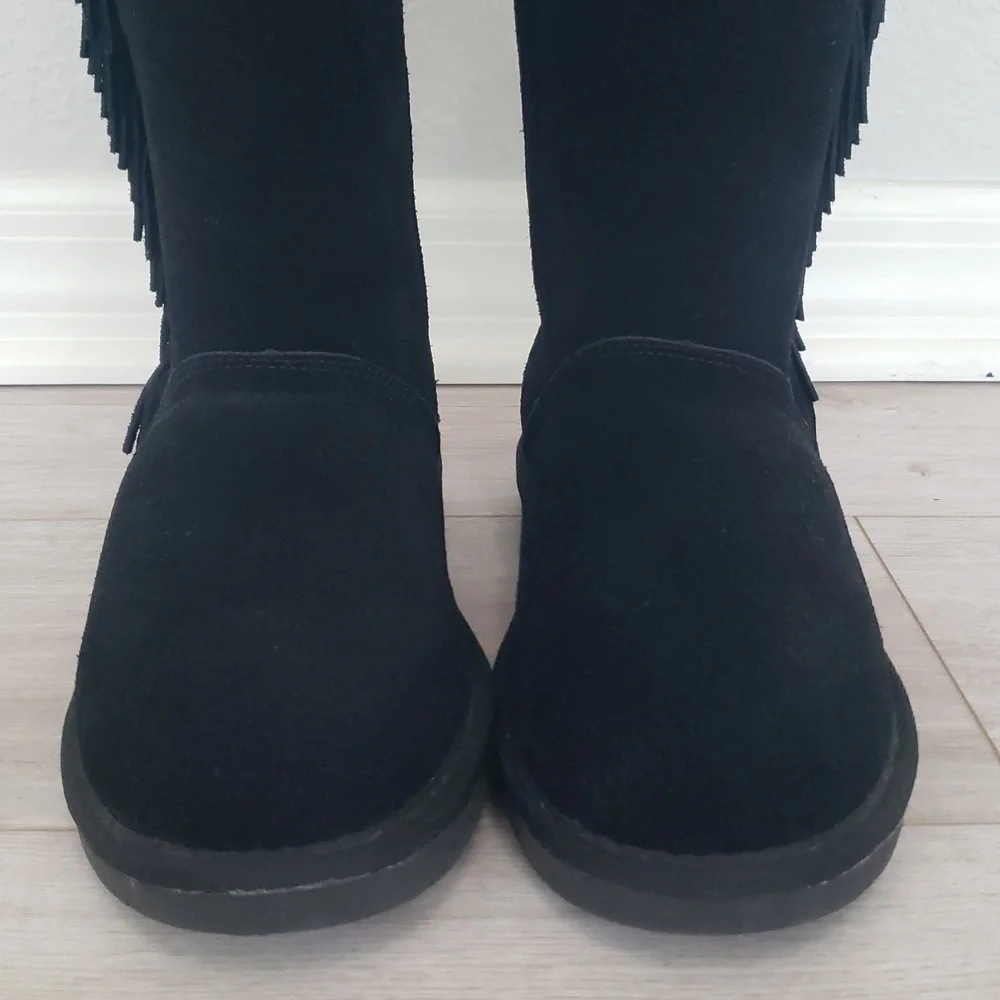 LNWOT! Minnetonka Fringe Boots 8